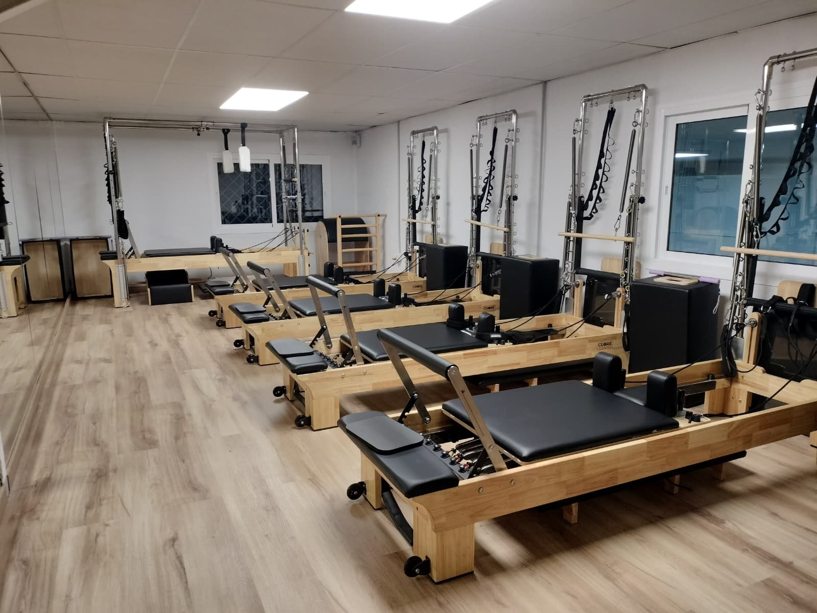 sala pilates estudio máquina control fuerza box training elite wellness alhaurin de la torre
